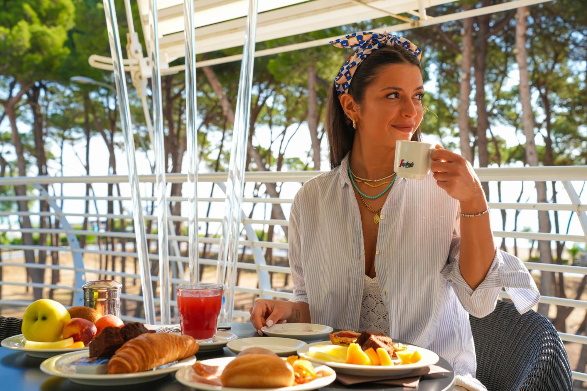 Hotel Lido Alba Adriatica Buitenkant foto