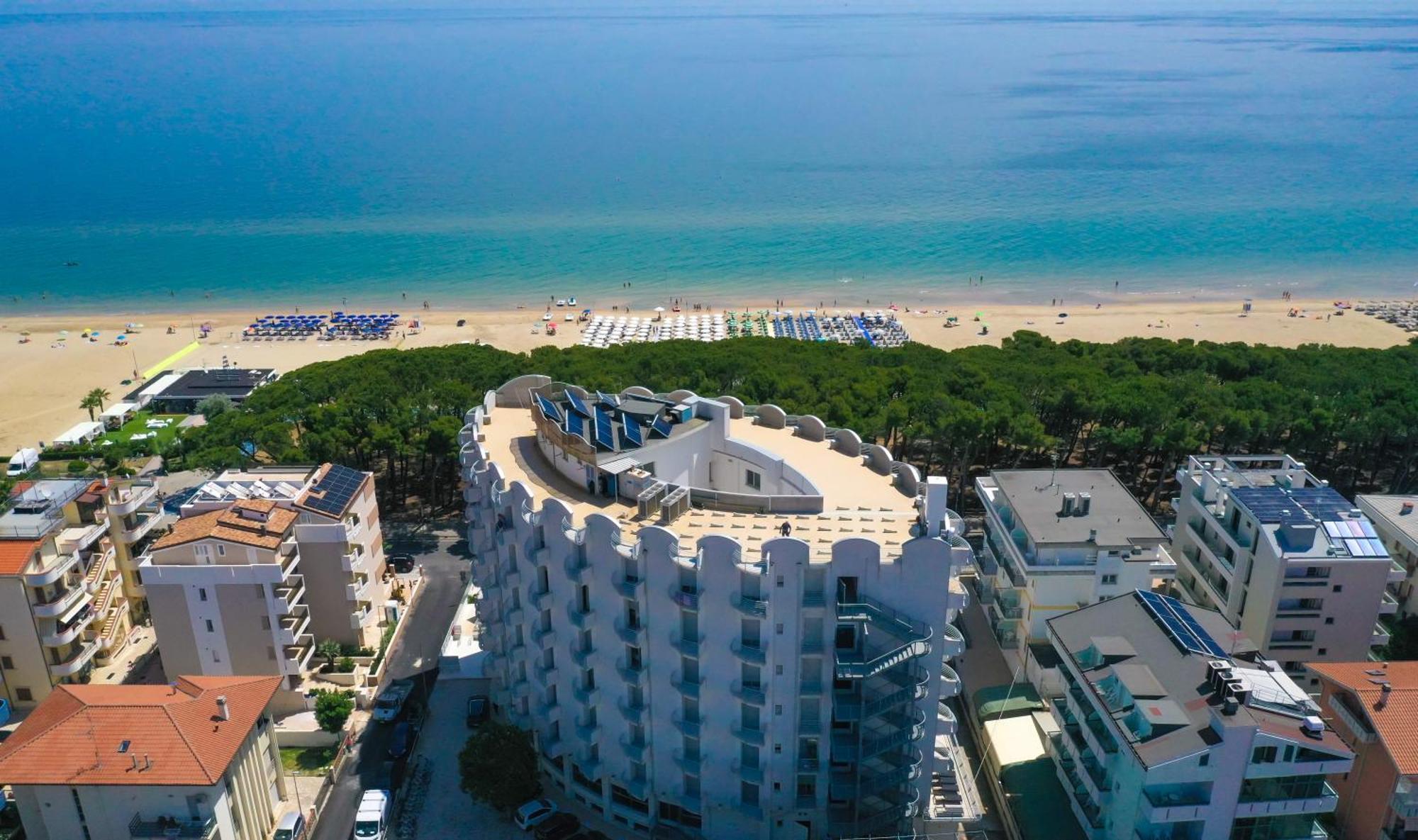 Hotel Lido Alba Adriatica Buitenkant foto