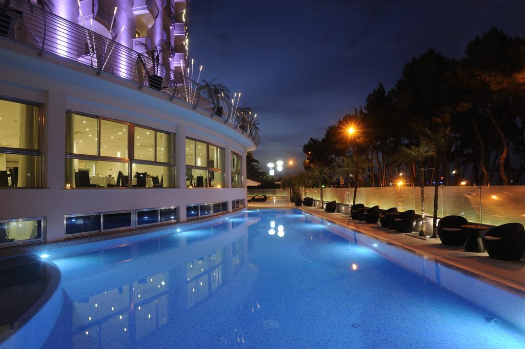 Hotel Lido Alba Adriatica Buitenkant foto