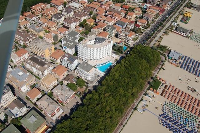 Hotel Lido Alba Adriatica Buitenkant foto