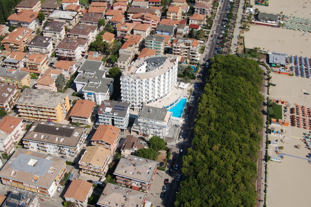 Hotel Lido Alba Adriatica Buitenkant foto