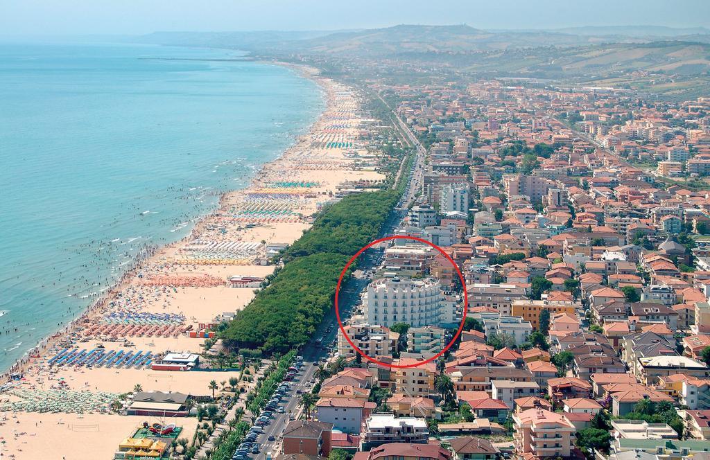 Hotel Lido Alba Adriatica Buitenkant foto