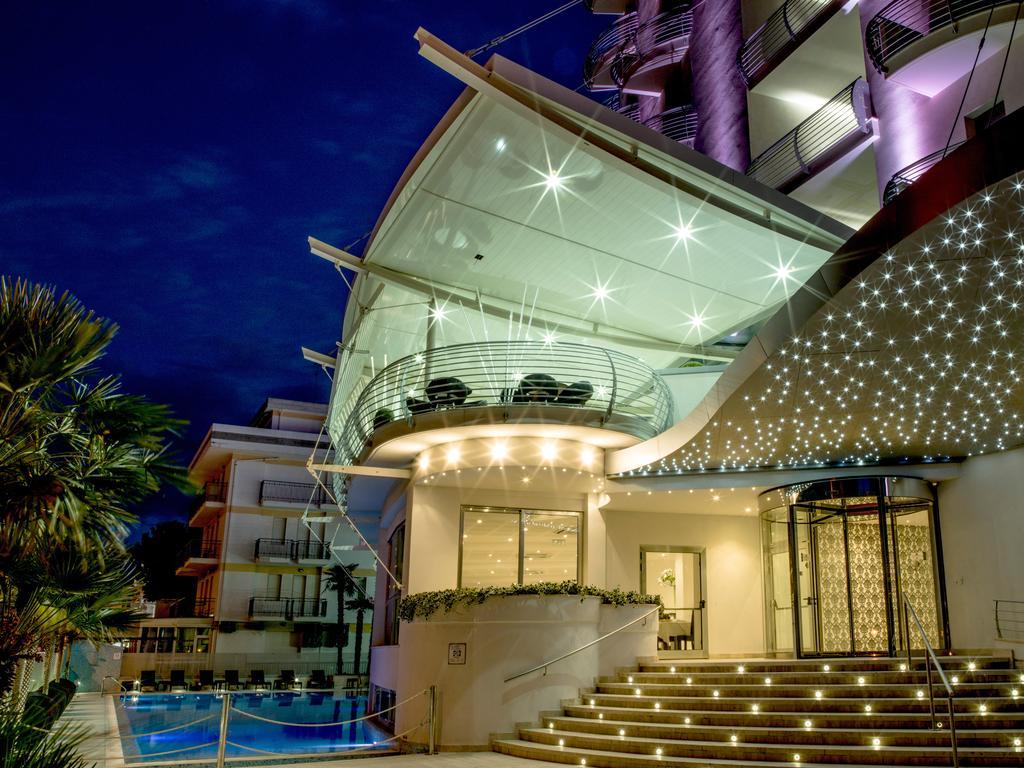 Hotel Lido Alba Adriatica Buitenkant foto