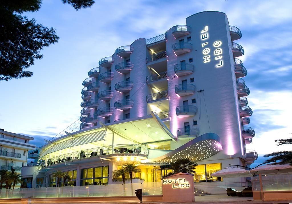 Hotel Lido Alba Adriatica Buitenkant foto