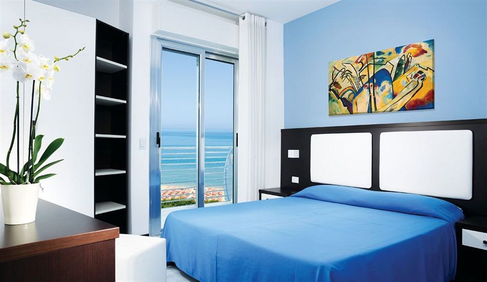 Hotel Lido Alba Adriatica Buitenkant foto