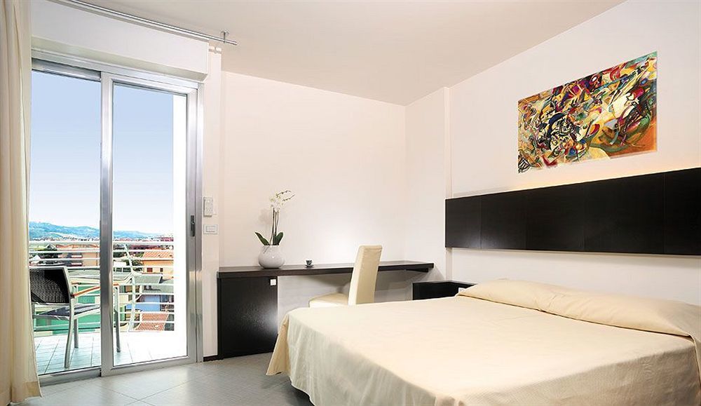 Hotel Lido Alba Adriatica Buitenkant foto