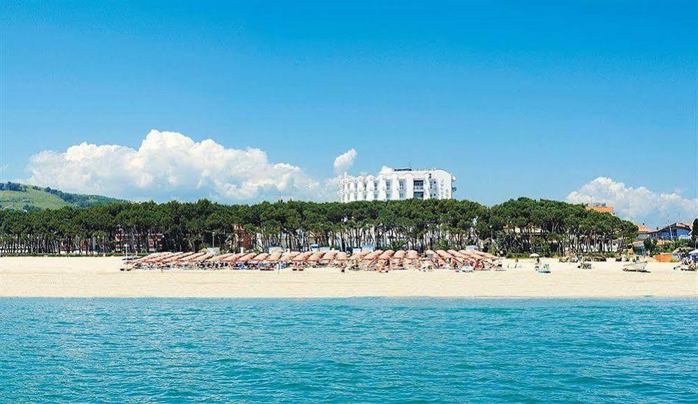 Hotel Lido Alba Adriatica Buitenkant foto