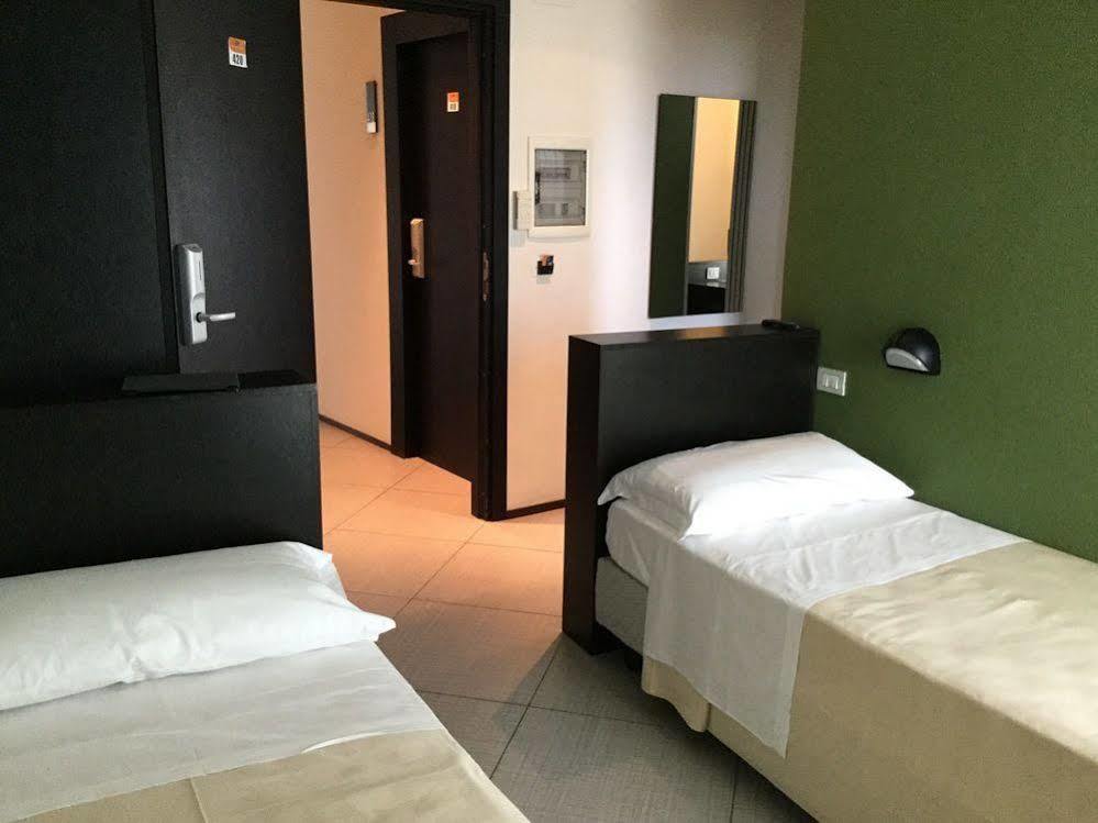 Hotel Lido Alba Adriatica Buitenkant foto